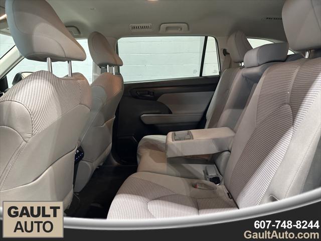 used 2022 Toyota Highlander car, priced at $30,314