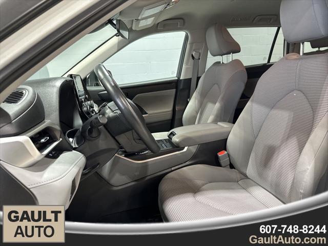 used 2022 Toyota Highlander car, priced at $30,314