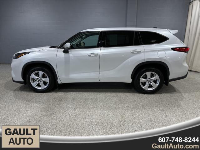 used 2022 Toyota Highlander car, priced at $30,314