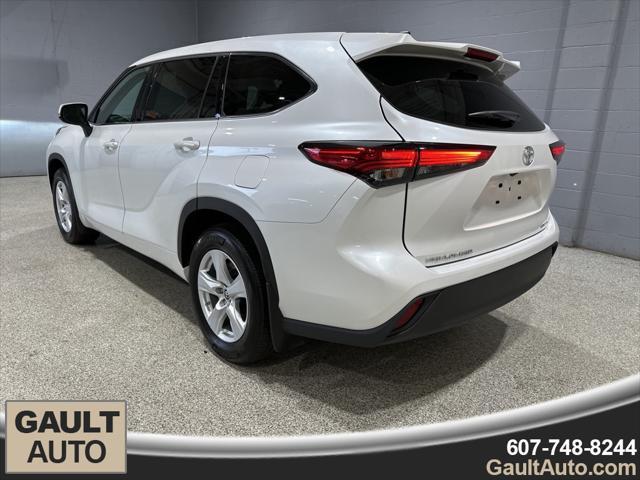 used 2022 Toyota Highlander car, priced at $30,314