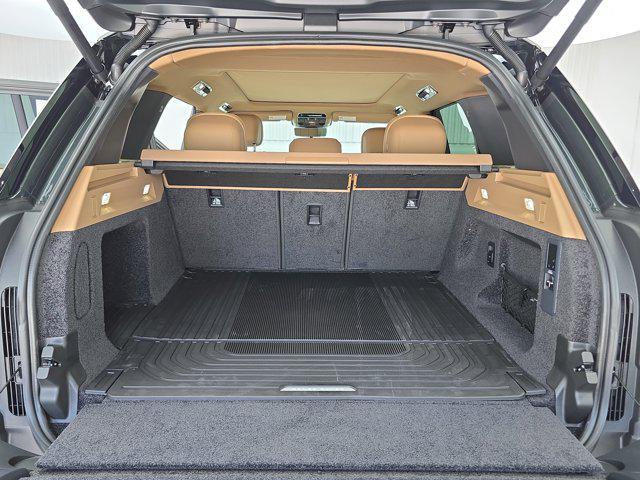new 2025 Land Rover Range Rover car, priced at $154,595
