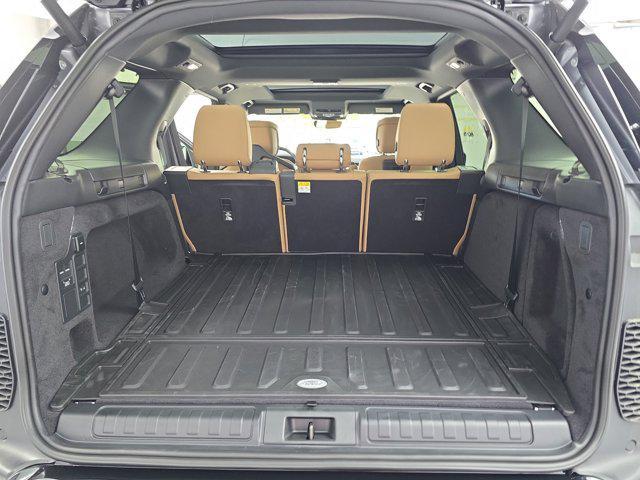 new 2025 Land Rover Discovery car, priced at $79,328