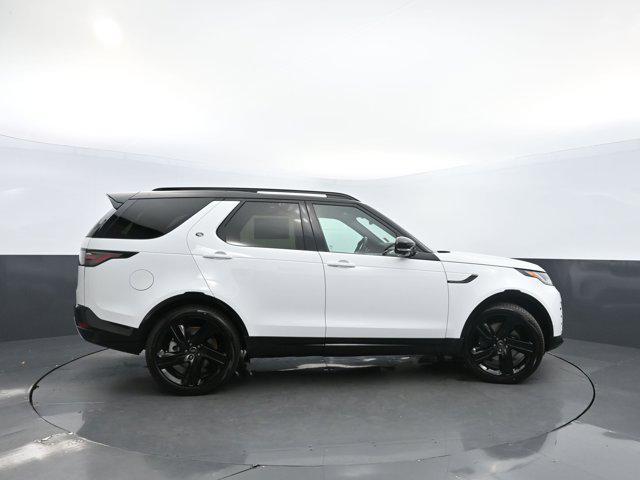 new 2025 Land Rover Discovery car, priced at $77,728