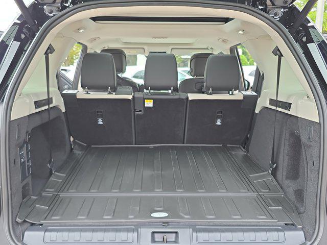 new 2025 Land Rover Discovery car, priced at $70,253