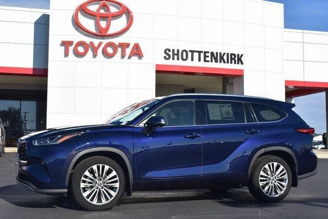 used 2022 Toyota Highlander car, priced at $39,987