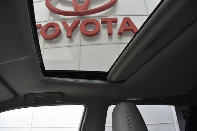 used 2019 Toyota Highlander car, priced at $27,522