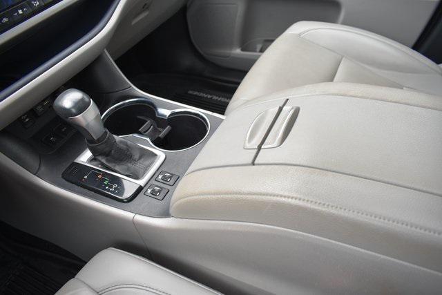 used 2019 Toyota Highlander car, priced at $27,522