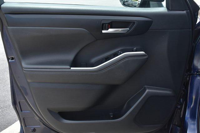 used 2020 Toyota Highlander Hybrid car, priced at $31,599