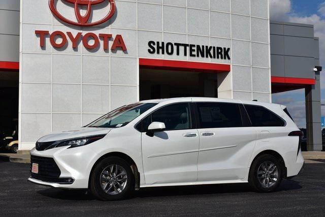 used 2022 Toyota Sienna car, priced at $43,700