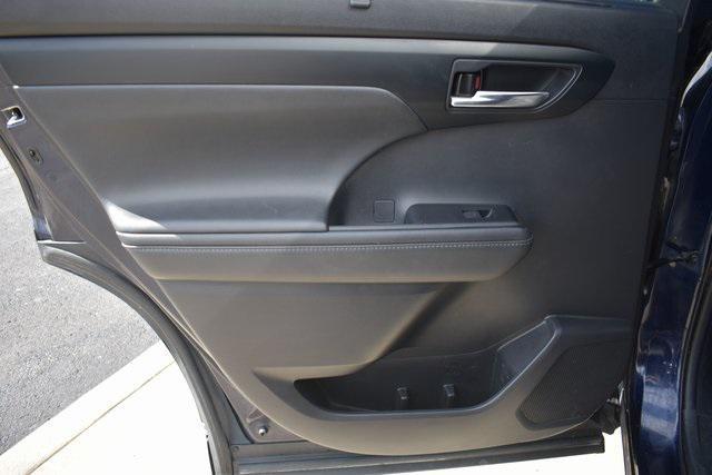 used 2021 Toyota Highlander car, priced at $29,450