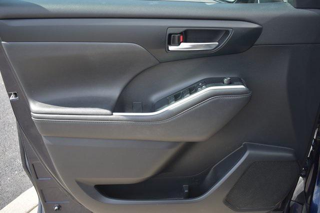 used 2021 Toyota Highlander car, priced at $29,450