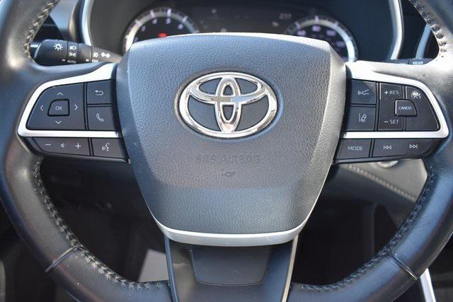 used 2022 Toyota Highlander car, priced at $36,148