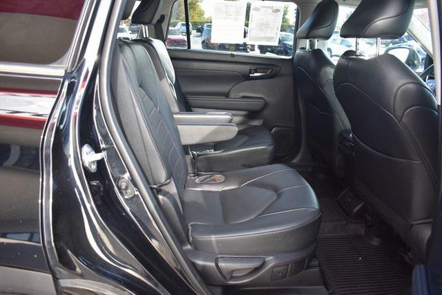 used 2022 Toyota Highlander car, priced at $36,148