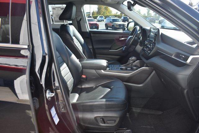 used 2022 Toyota Highlander car, priced at $36,148