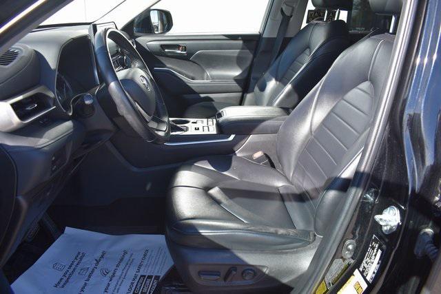 used 2022 Toyota Highlander car, priced at $36,148