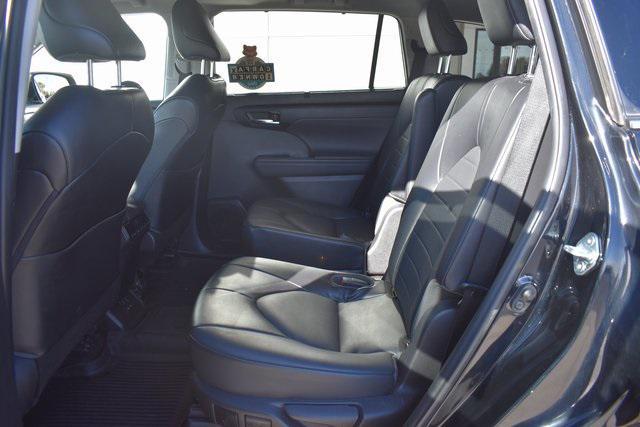 used 2022 Toyota Highlander car, priced at $36,148