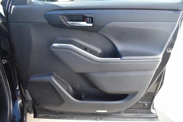 used 2022 Toyota Highlander car, priced at $36,148