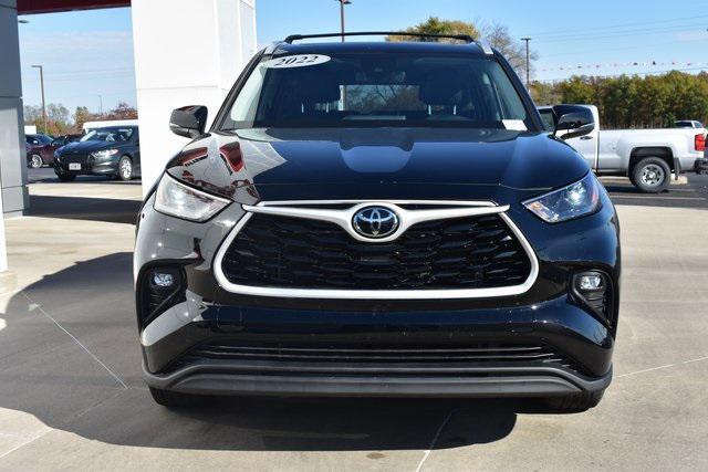 used 2022 Toyota Highlander car, priced at $36,148