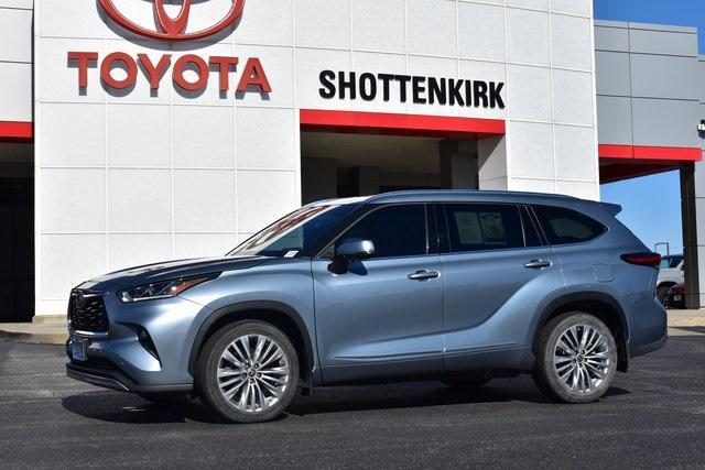 used 2022 Toyota Highlander car, priced at $40,703