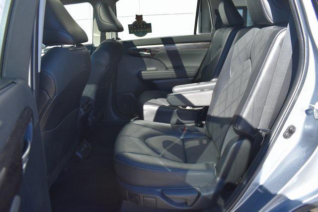 used 2022 Toyota Highlander car, priced at $40,703