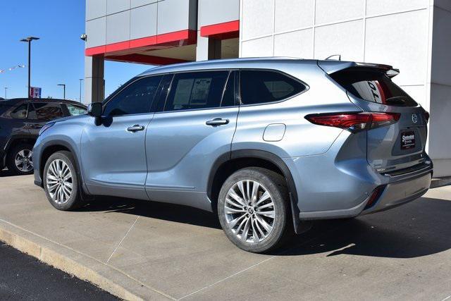 used 2022 Toyota Highlander car, priced at $40,703