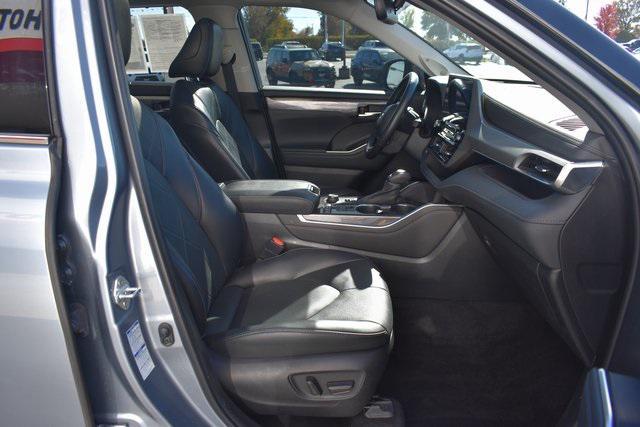 used 2022 Toyota Highlander car, priced at $40,703