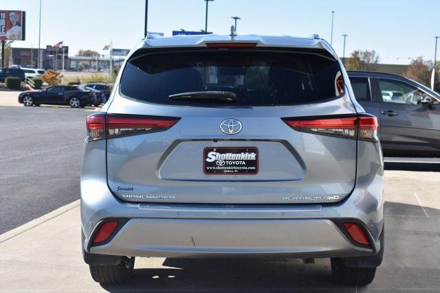used 2022 Toyota Highlander car, priced at $40,703