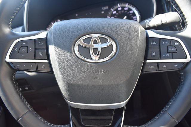 used 2022 Toyota Highlander car, priced at $40,703