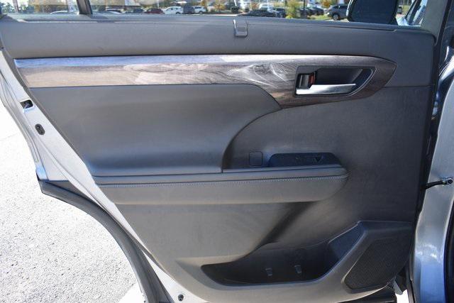 used 2022 Toyota Highlander car, priced at $40,703