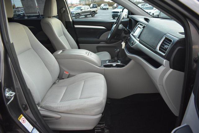 used 2015 Toyota Highlander car, priced at $13,697