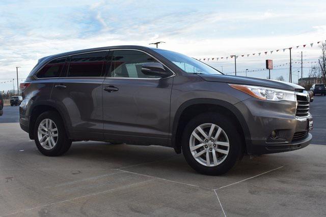 used 2015 Toyota Highlander car, priced at $13,697