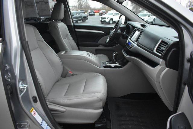 used 2015 Toyota Highlander car, priced at $12,974