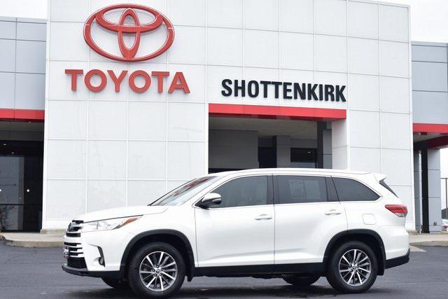 used 2019 Toyota Highlander car, priced at $30,582