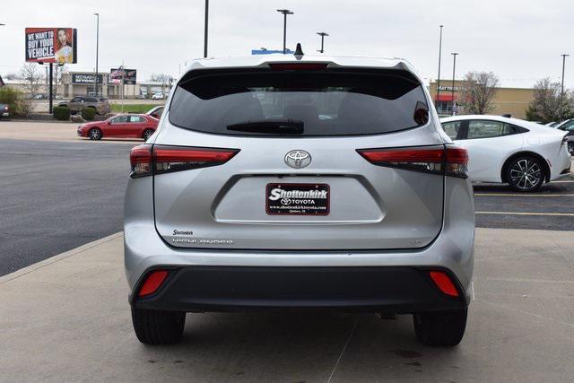 used 2023 Toyota Highlander car, priced at $33,222