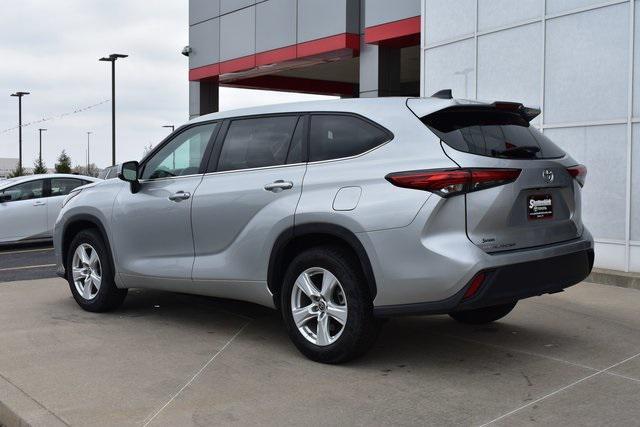 used 2023 Toyota Highlander car, priced at $33,222