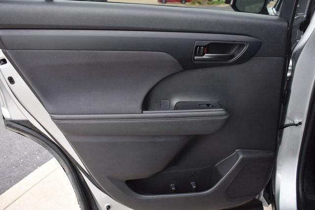 used 2023 Toyota Highlander car, priced at $33,222