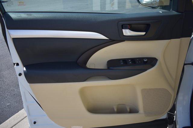 used 2019 Toyota Highlander car, priced at $23,650