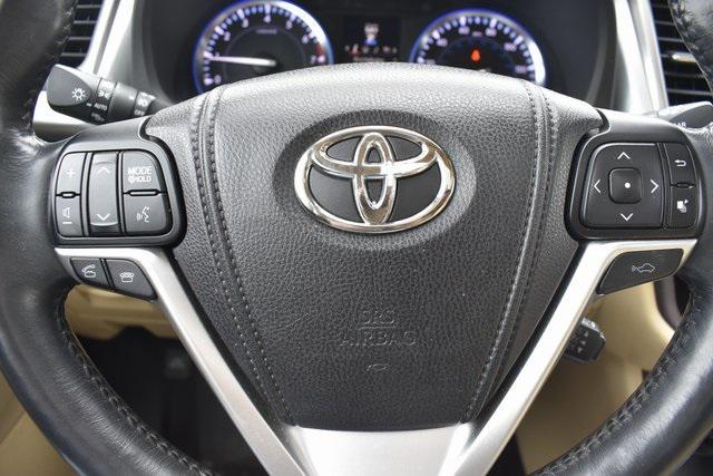 used 2014 Toyota Highlander car, priced at $17,788