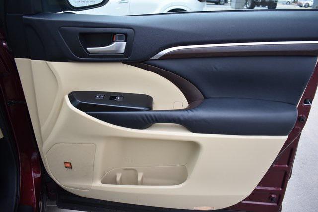 used 2014 Toyota Highlander car, priced at $17,788