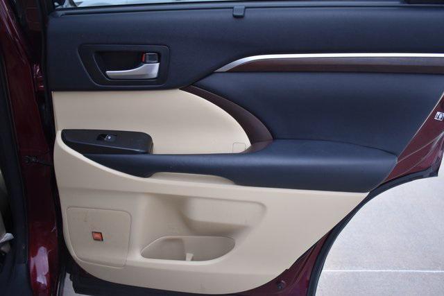 used 2014 Toyota Highlander car, priced at $17,788