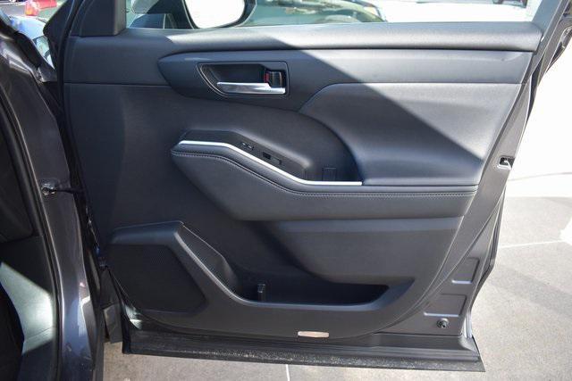 used 2021 Toyota Highlander Hybrid car, priced at $32,576