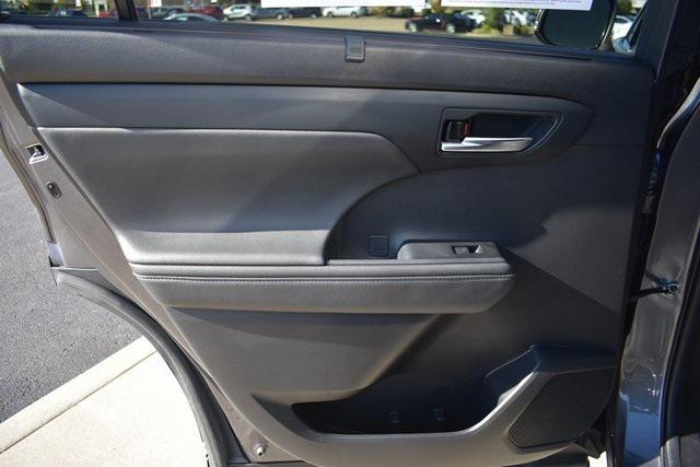 used 2021 Toyota Highlander Hybrid car, priced at $32,576