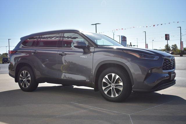 used 2021 Toyota Highlander Hybrid car, priced at $32,576