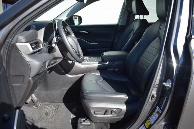 used 2021 Toyota Highlander Hybrid car, priced at $32,576