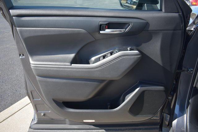 used 2021 Toyota Highlander Hybrid car, priced at $32,576