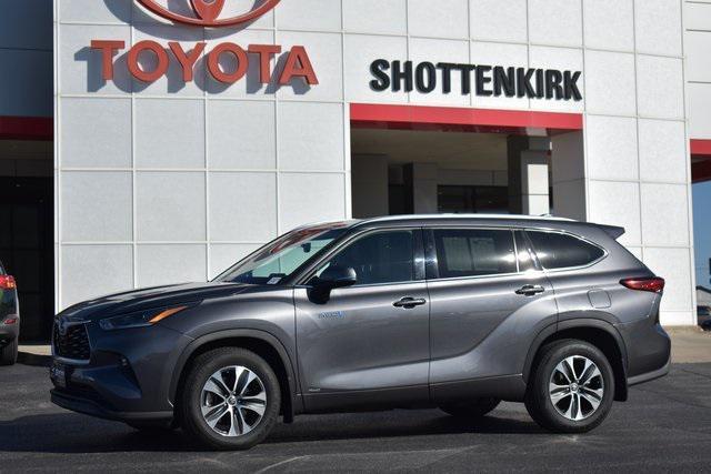 used 2021 Toyota Highlander Hybrid car, priced at $32,576