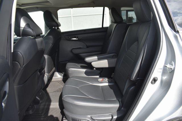 used 2021 Toyota Highlander car, priced at $33,283