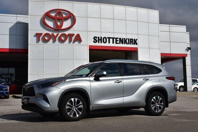 used 2021 Toyota Highlander car, priced at $33,283