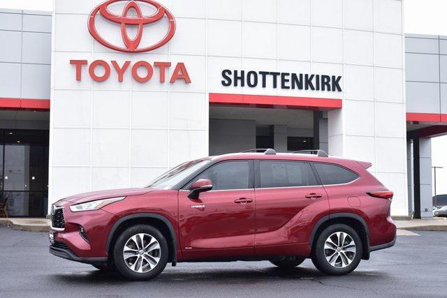 used 2020 Toyota Highlander Hybrid car, priced at $32,922