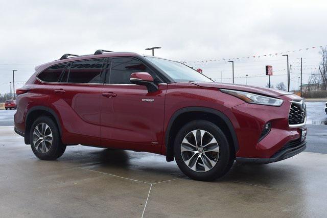 used 2020 Toyota Highlander Hybrid car, priced at $32,922